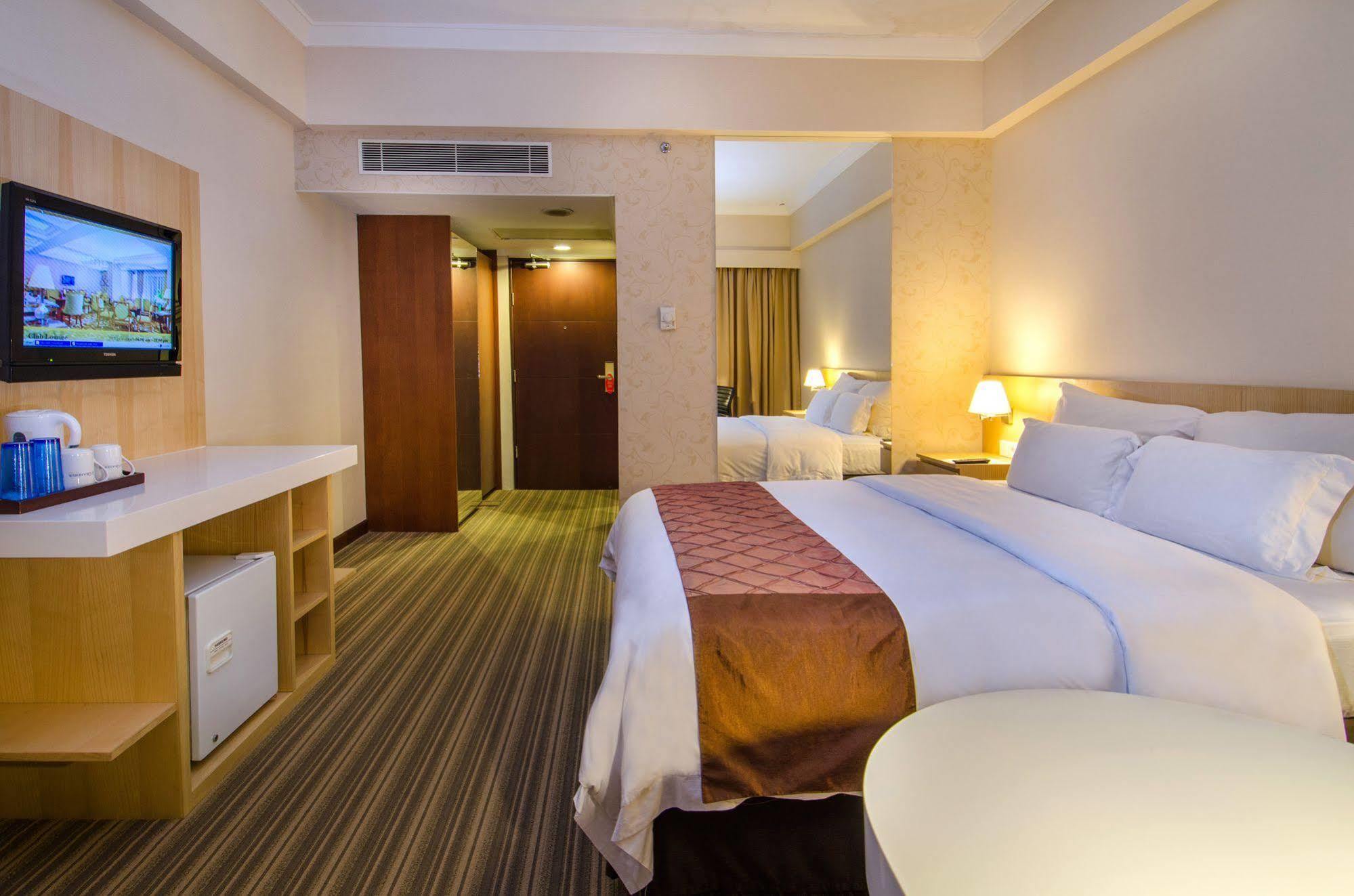 Le Grandeur Hotel Balikpapan Exterior foto